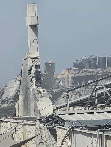 Así quedó la Iglesia de la Sagrada Familia de Gaza luego del ataque israelí