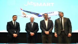 El Gobernador acompañó la presentación de Jetsmart que unirá Santiago y Buenos Aires