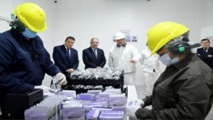 Suárez participó de las inauguración de la nueva planta industrial de Labofarma S. A. en La Banda